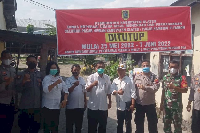 KLATEN UTARA WASPADA PENYAKIT MULUT DAN KUKU PADA HEWAN BERKUKU DUA