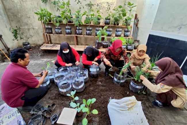 PEMANFAATAN SUDUT KOSONG KANTOR KECAMATAN KLATEN UTARA