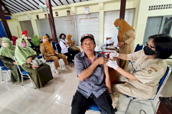 MONITORING VAKSINASI BOOSTER KE 2