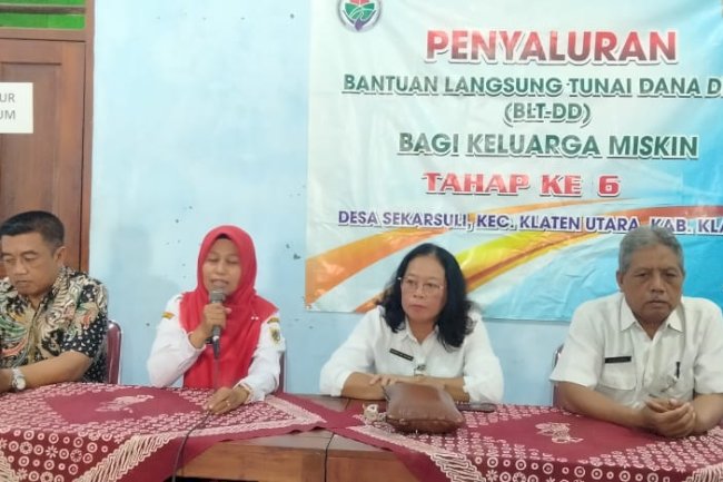 PENYALURAN BLT DD BAGI MASYARAKAT MISKIN TAHAP KE 6