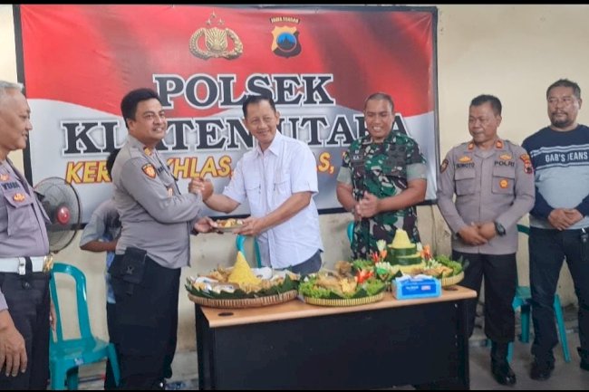 TUMPENGAN DALAM RANGKA HUT BHAYANGKARA KE 77 TAHUN