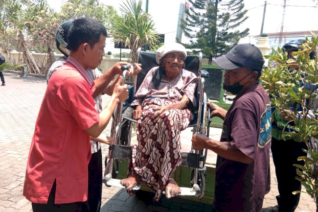 PELAYANAN PUBLIK REKAM EKTP TERHADAP LANSIA