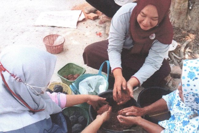 PELATIHAN PEMBUATAN TELUR ASIN BAGI ODGJ DESA KETANDAN 