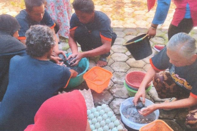 PELATIHAN PEMBUATAN TELUR ASIN BAGI ODGJ DESA KETANDAN