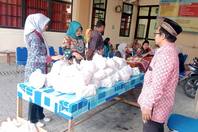 PENYALURAN BANTUAN PANGAN TERAKHIR DI KECAMATAN KLATEN UTARA