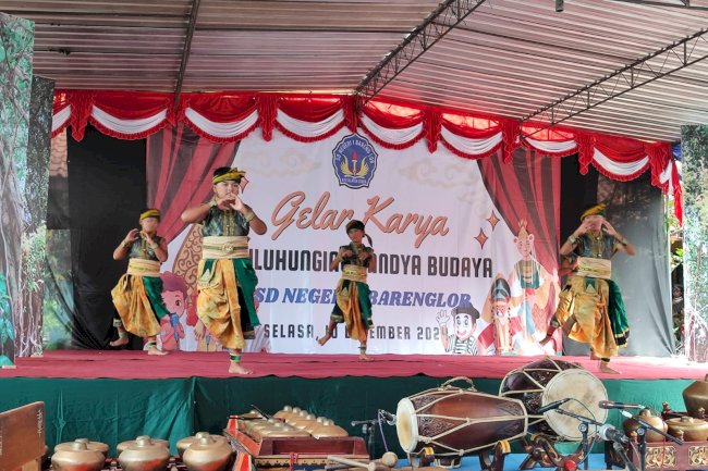 GELAR KARYA TAMPILKAN BAKAT SISWA SISWI DI SDN 1 BARENGLOR
