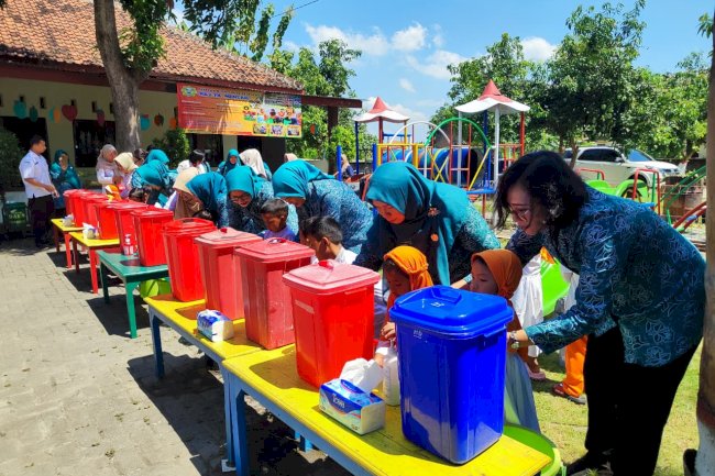 MERIAH DAN EDUKATIF! ANAK-ANAK PAUD BELANGWETAN BELAJAR CUCI TANGAN BERSAMA IBU BUPATI KLATEN