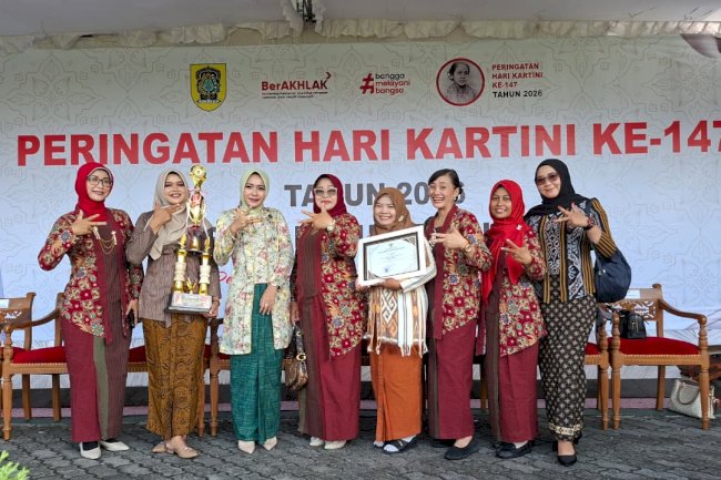 TAMPIL MEMUKAU, PKK GERGUNUNG SABET JUARA 2 FASHION SHOW KARTINI TINGKAT KABUPATEN KLATEN!