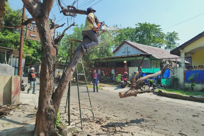 GOTONG ROYONG DEMI KESELAMATAN WARGA, RELAWAN KLATEN UTARA TURUN KE LAPANGAN