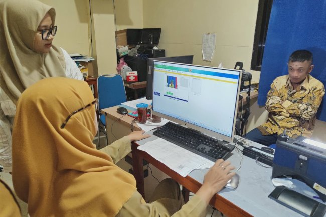 PELAYANAN INKLUSIF, KECAMATAN KLATEN UTARA LAYANI PEREKAMAN E-KTP PENYANDANG DISABILITAS MENTAL