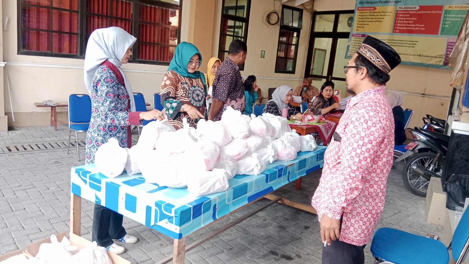 PENYALURAN BANTUAN PANGAN TERAKHIR DI KECAMATAN KLATEN UTARA