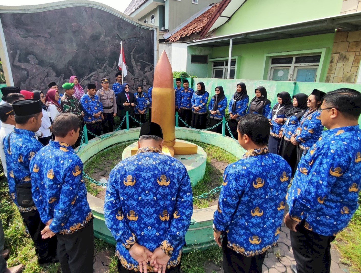 KUNJUNGAN KE TUGU PELURU DALAM PERINGATAN HARI PAHLAWAN TAHUN 2024 