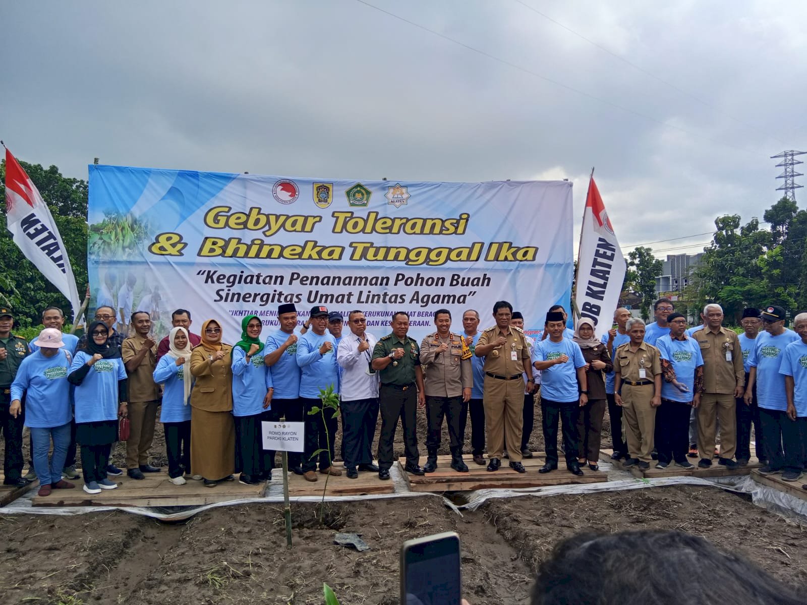 GEBYAR TOLERANSI DAN BHINEKA TUNGGAL IKA DALAM KERUKUNAN UMAT BERAGAMA 