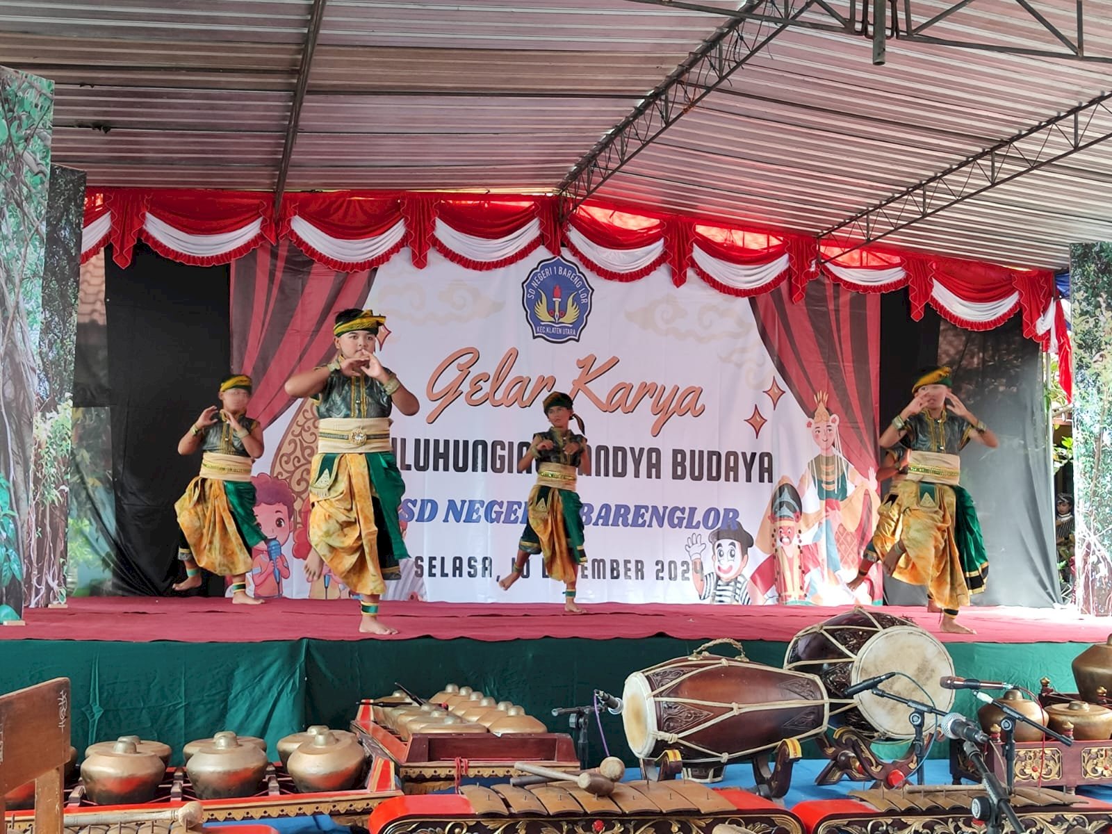 GELAR KARYA TAMPILKAN BAKAT SISWA SISWI DI SDN 1 BARENGLOR 