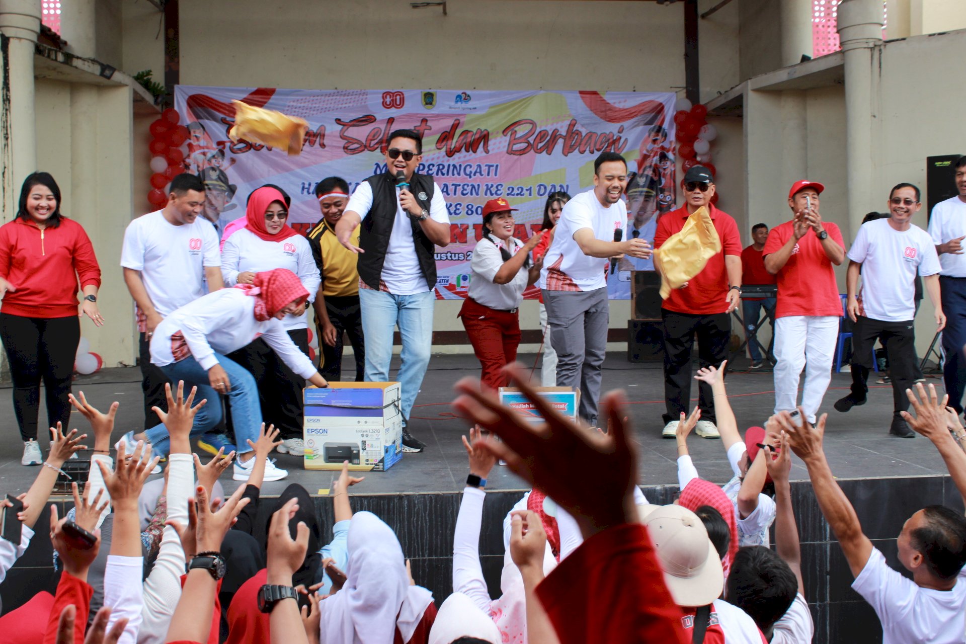 MERIAH! SENAM SEHAT KLATEN UTARA DITUTUP BANSOS DAN DOORPRIZE DARI BUPATI-WABUP KLATEN