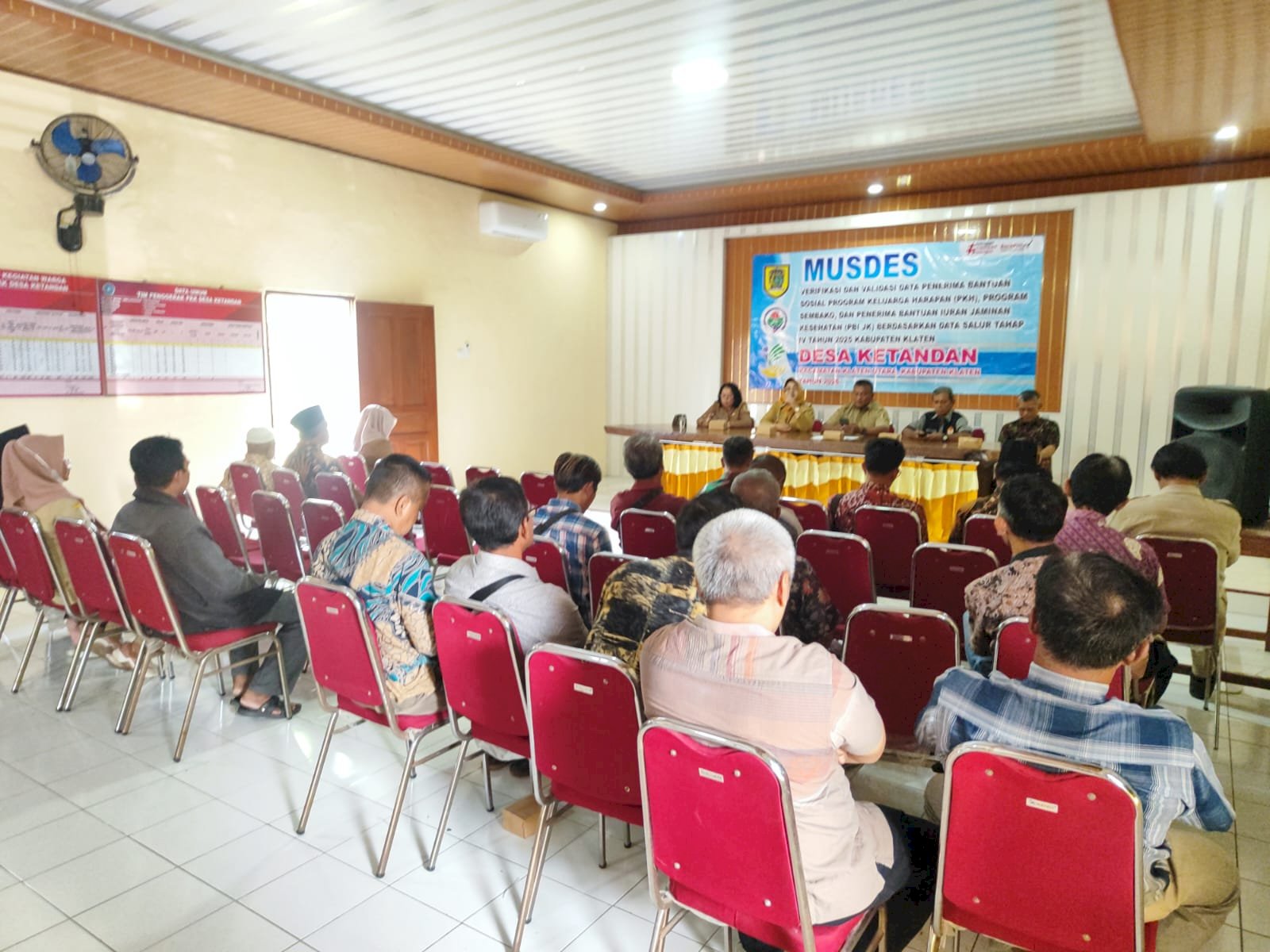 WUJUDKAN BANSOS TEPAT SASARAN, DESA KETANDAN GELAR MUSDESUS VERIFIKASI DAN VALIDASI DATA