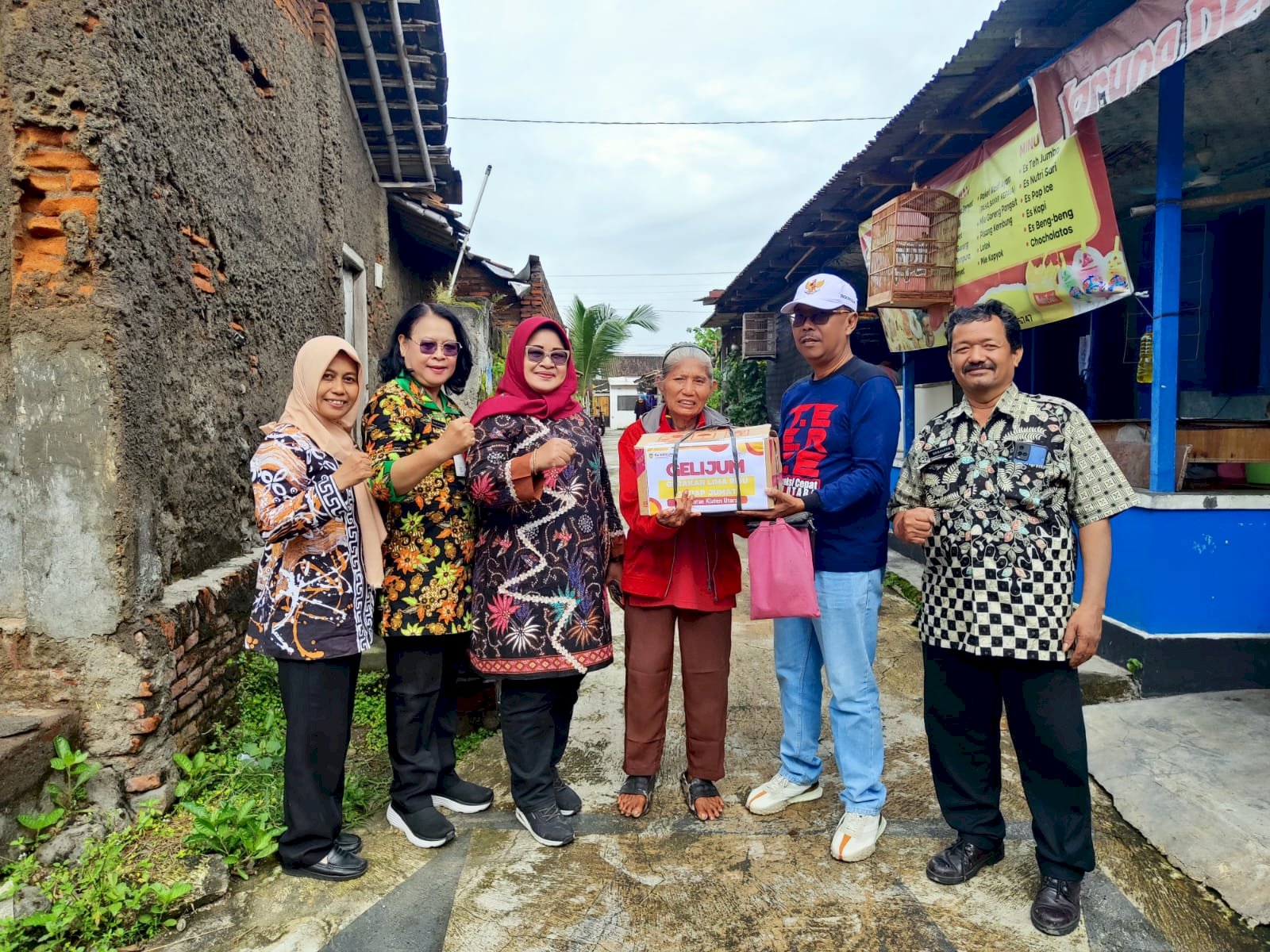 GELIJUM KECAMATAN KLATEN UTARA SALURKAN BANTUAN KEPADA WARGA DESA SEKARSULI