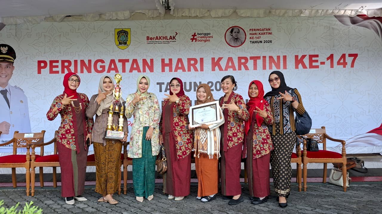 TAMPIL MEMUKAU, PKK GERGUNUNG SABET JUARA 2 FASHION SHOW KARTINI TINGKAT KABUPATEN KLATEN!
