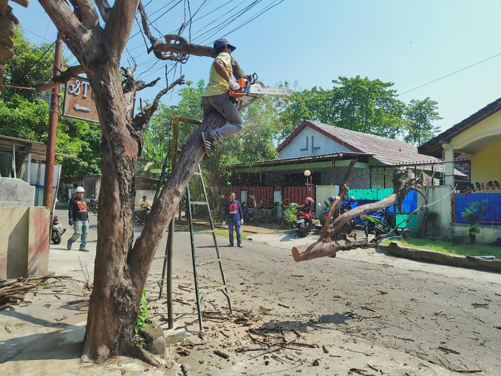 GOTONG ROYONG DEMI KESELAMATAN WARGA, RELAWAN KLATEN UTARA TURUN KE LAPANGAN