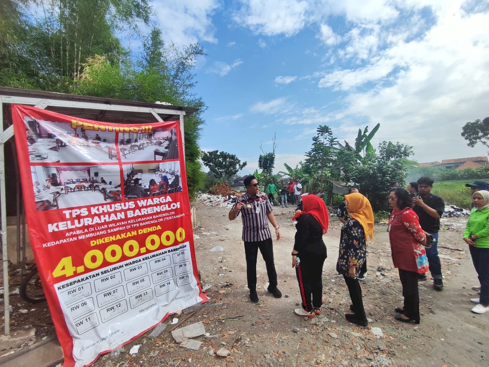 SAMPAH MENUMPUK JADI PERHATIAN, BUPATI KLATEN CANANGKAN GOTONG ROYONG BERSIH TPS BARENGLOR