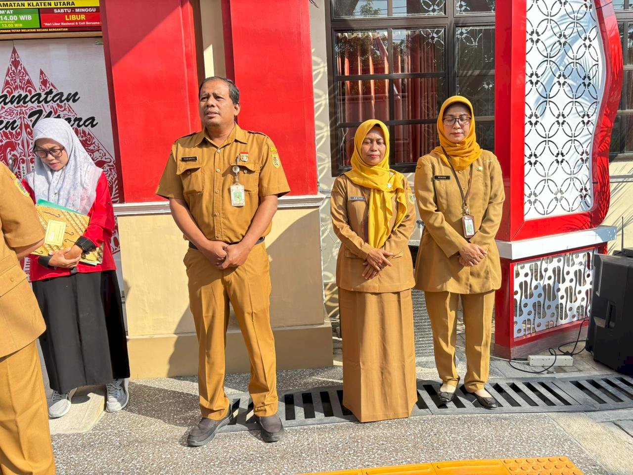 MENGAKHIRI TUGAS DENGAN KENANGAN: APEL PAGI TERAKHIR TIGA PEJABAT KECAMATAN KLATEN UTARA
