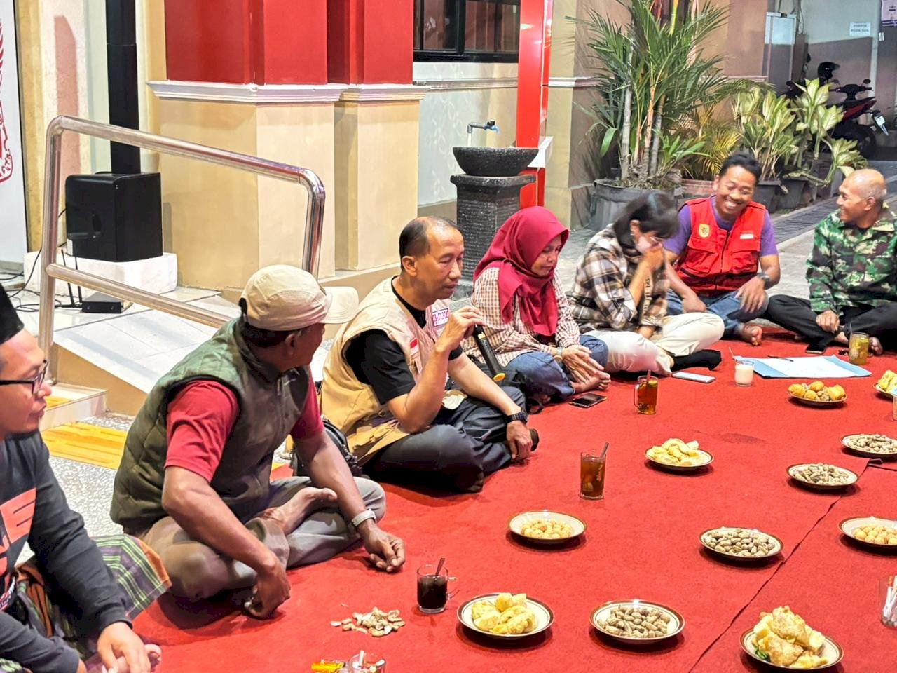 PERKUAT SINERGI DAN KOORDINASI, CAMAT SERTA KASI TRANTIB BARU BERSILATURAHMI DENGAN RELAWAN KECAMATAN KLATEN UTARA