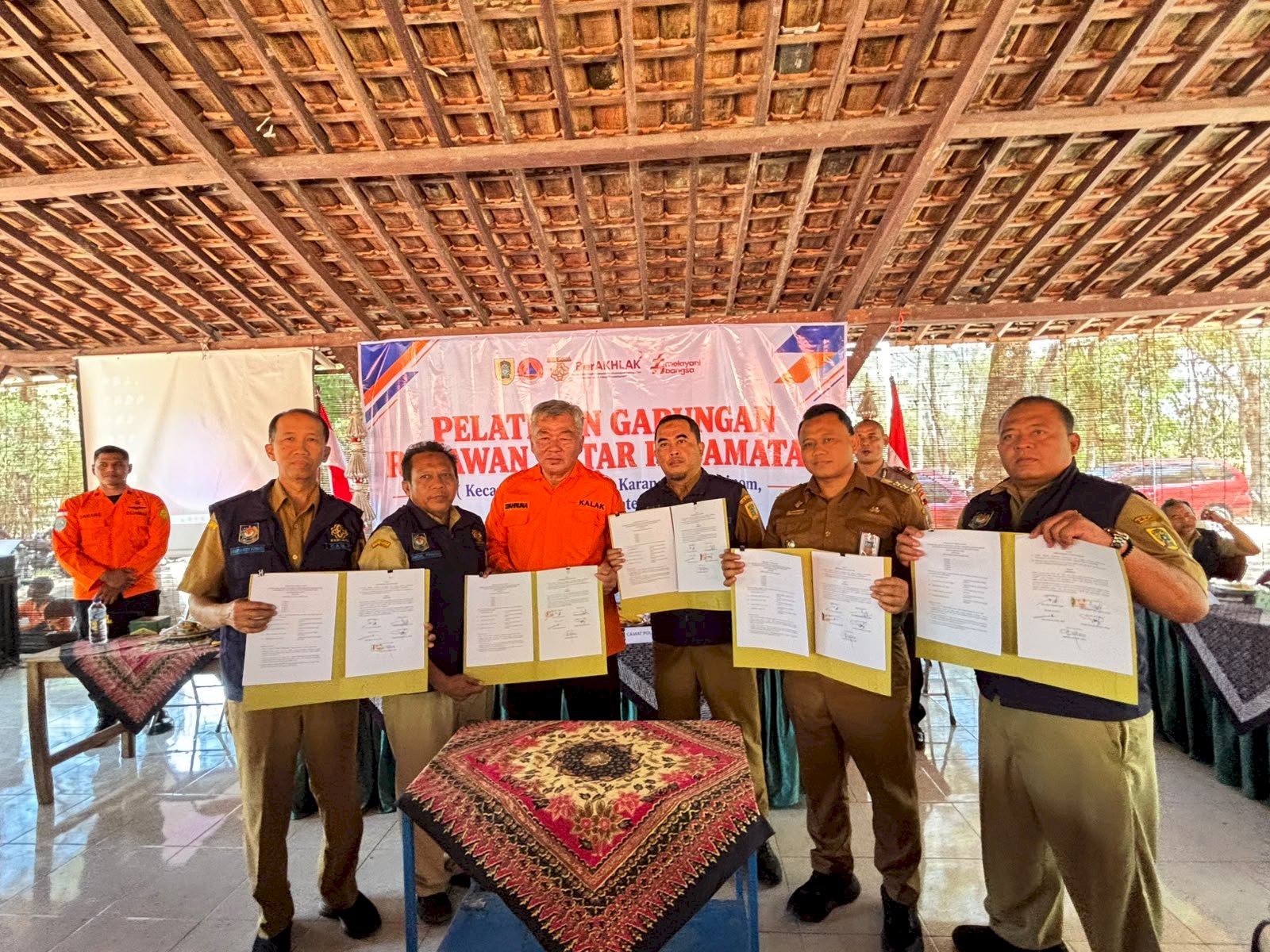 PERKUAT KESIAPSIAGAAN BENCANA, RELAWAN LIMA KECAMATAN IKUTI PELATIHAN GABUNGAN DI UMBUL BESUKI