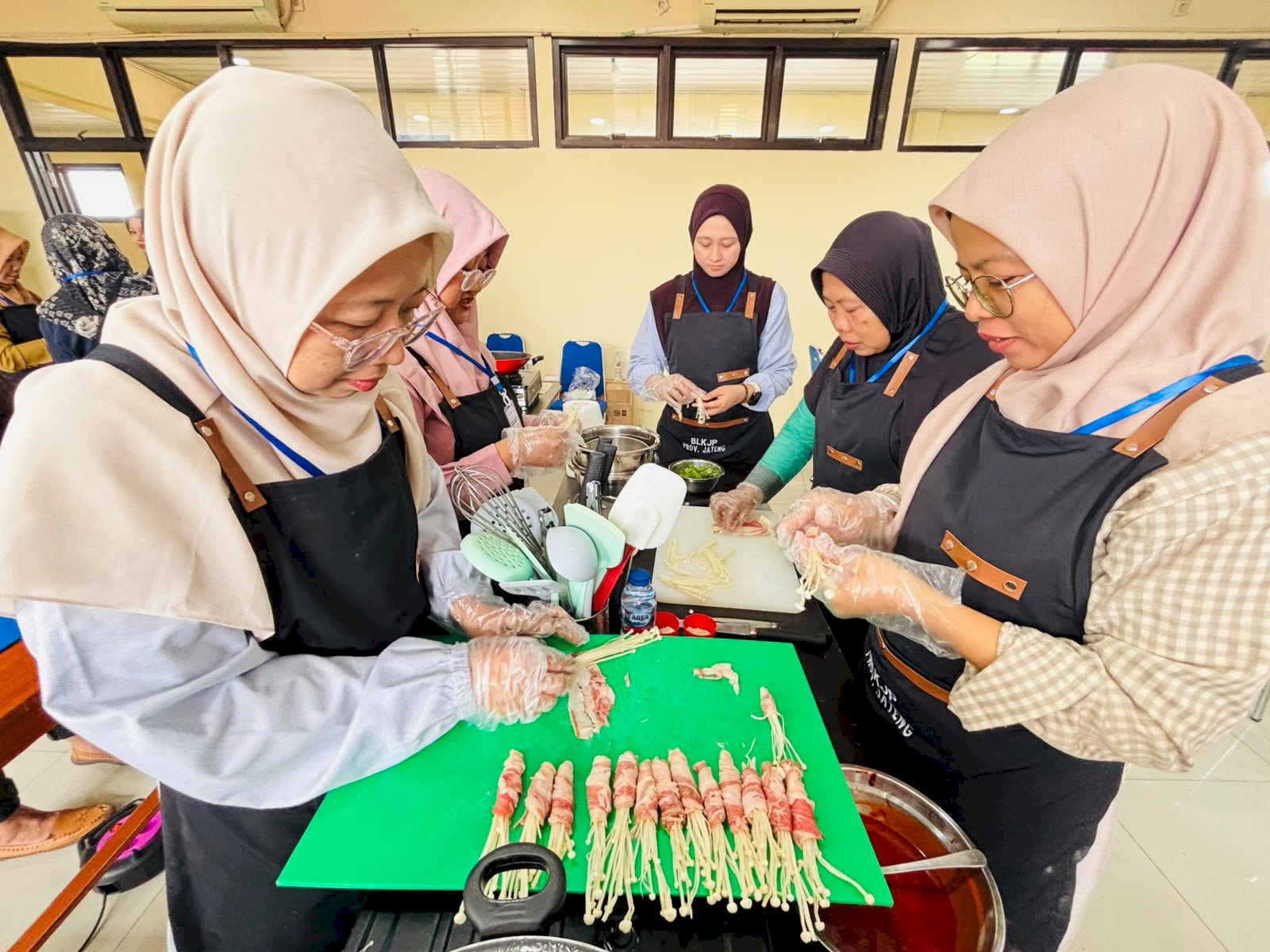 DARI DAPUR MENUJU PELUANG USAHA, PELATIHAN COMMERCIAL COOKERY DIGELAR DI KLATEN UTARA
